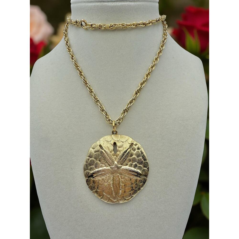 Vintage Gold Tone Sand Dollar Medallion Pendant Necklace 24” Chain